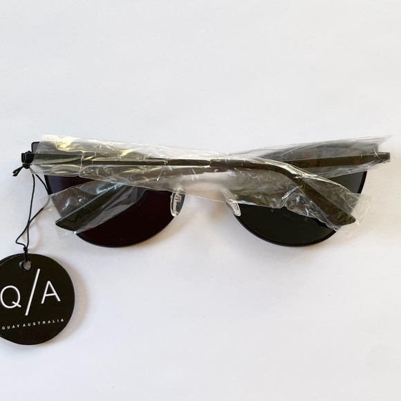 ✨NWT✨ QUAY Lady Luck Oversized Cat Eye Sunglasses in Black Smoke main image 6
